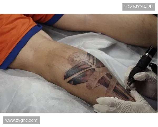 雷霆新星杰威抵沪开启中国行 科比纹身引热议